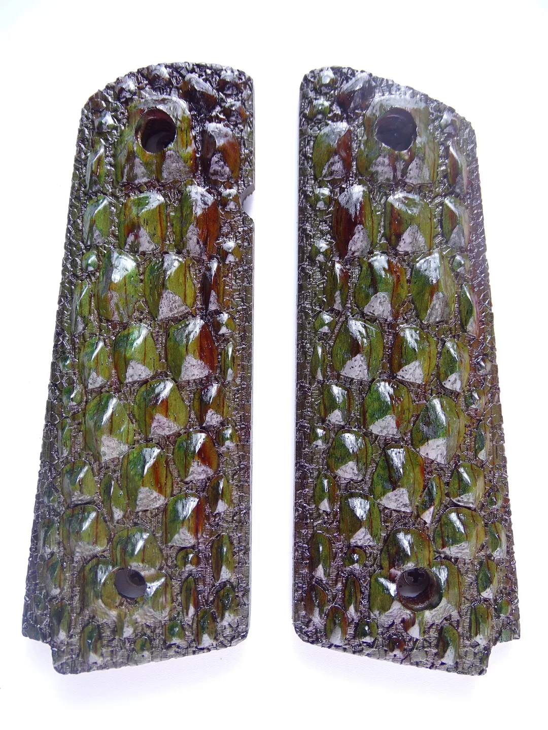 1911 Gator Grips in Lignum Vitae