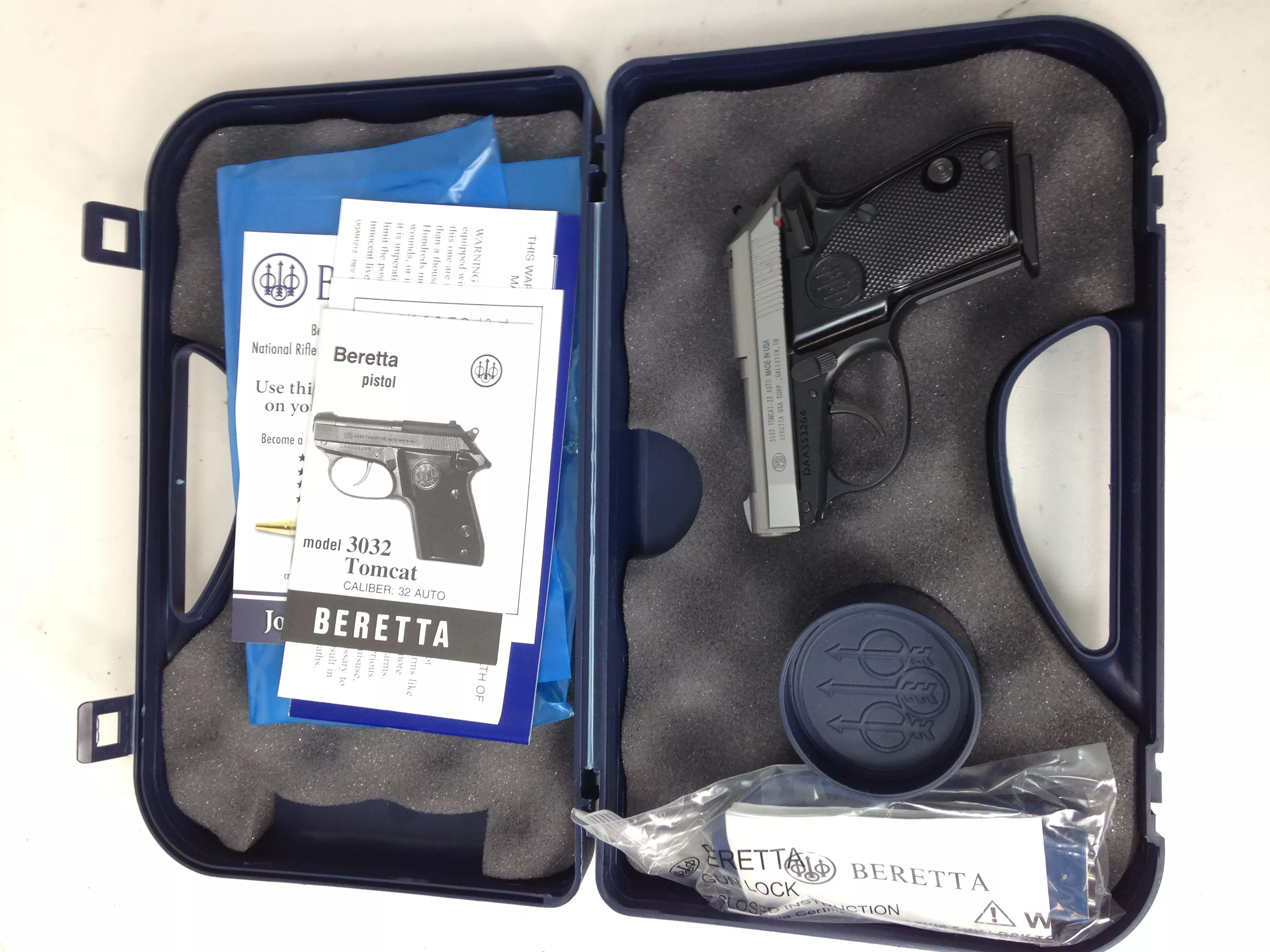 Beretta 3032 Tomcat Two-Tone 32 Auto JS32002