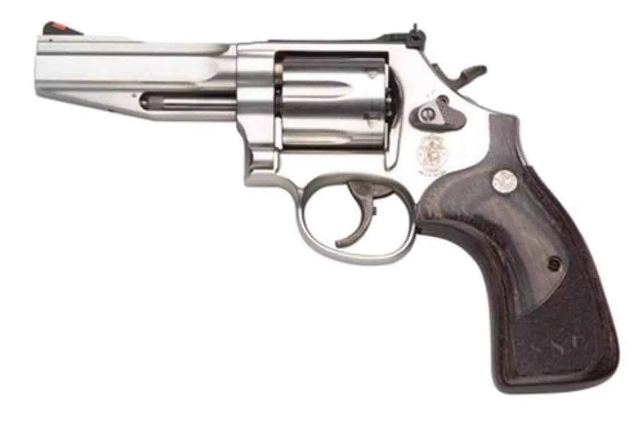 Smith & Wesson 686 357 Mag, 4″ Barrel, Adjustable Sights, Stainless Steel, 6rd