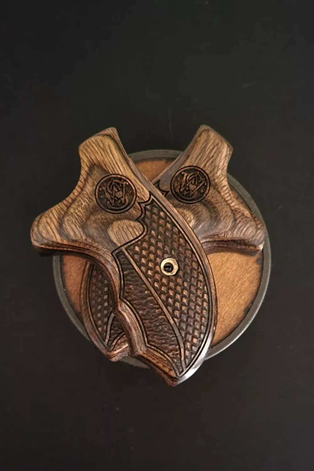 Smith & Wesson J Frame Round Combat FlatTop™ Diamond and Stipple Design • All Colors • Walnut Shown