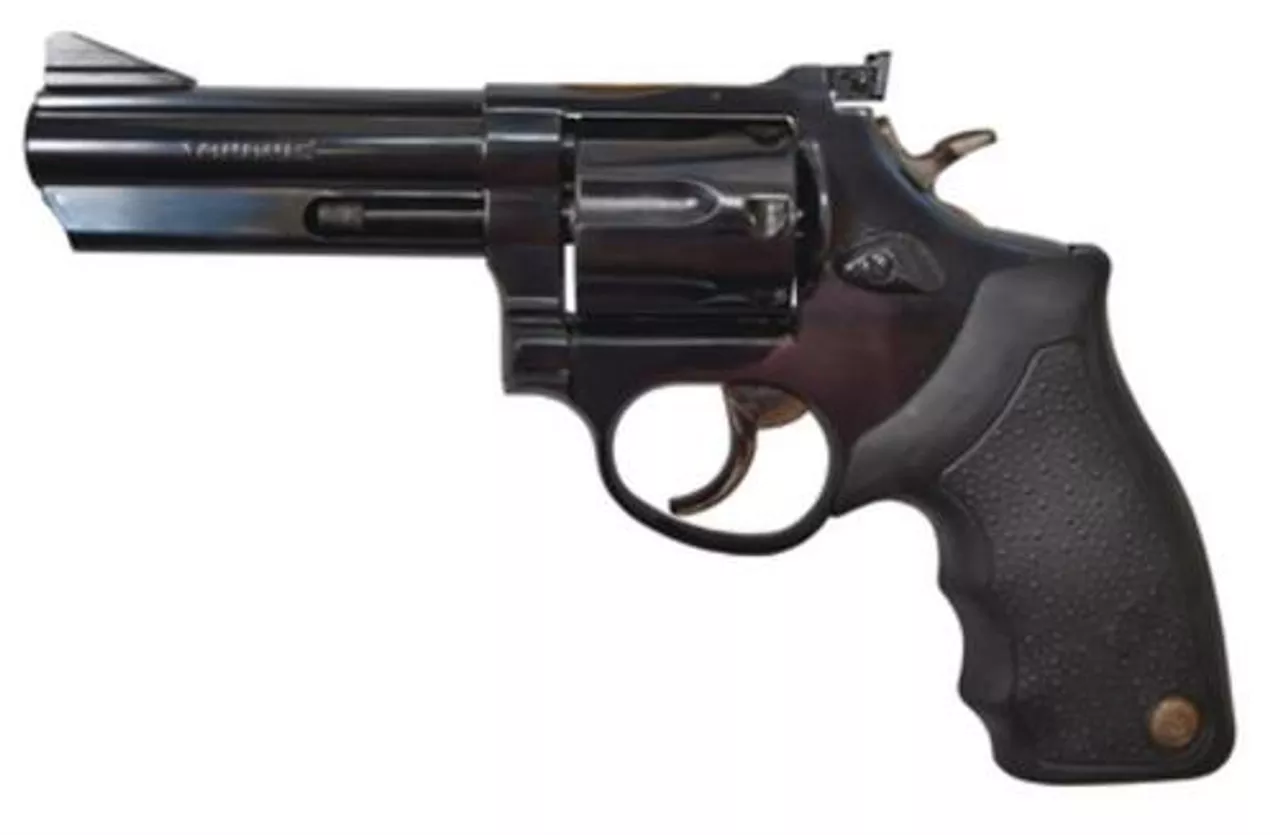 Taurus 66 Standard 357 Mag, 4″ Barrel, Adj Sight, Black Grip, Blued, 7rd